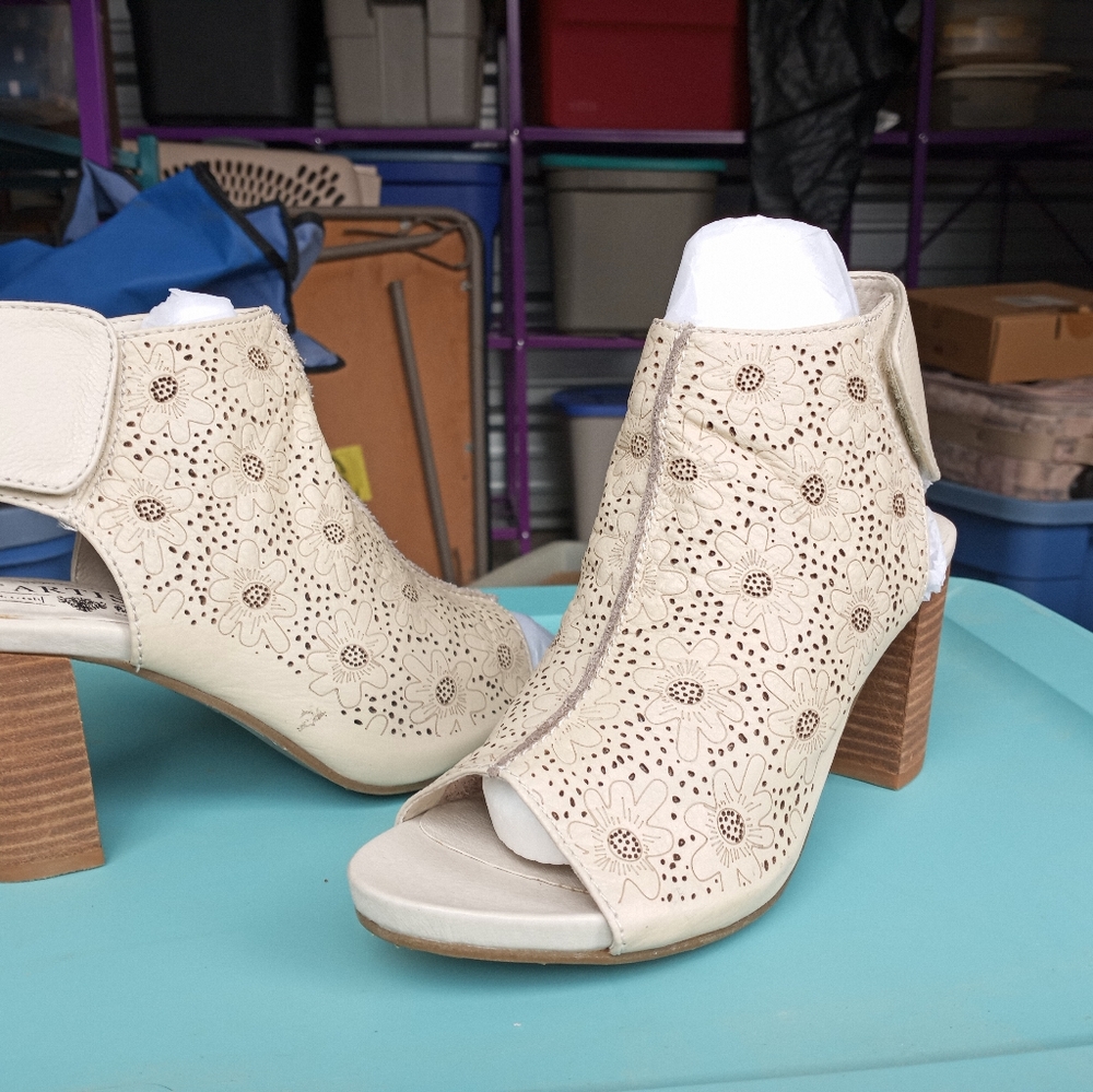 L'Artiste by Spring Step Beige Heeled Sandal